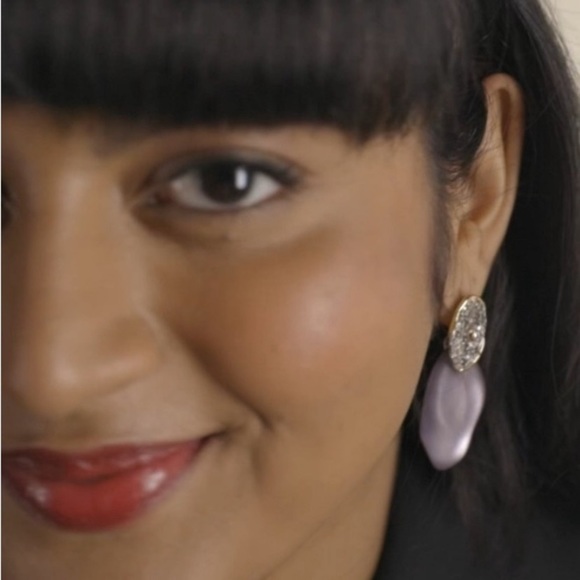 ALEXIS BITTAR • NEW Solanales Crystal Lake
Lucite Petal Prairie Purple Earrings - Picture 15 of 16